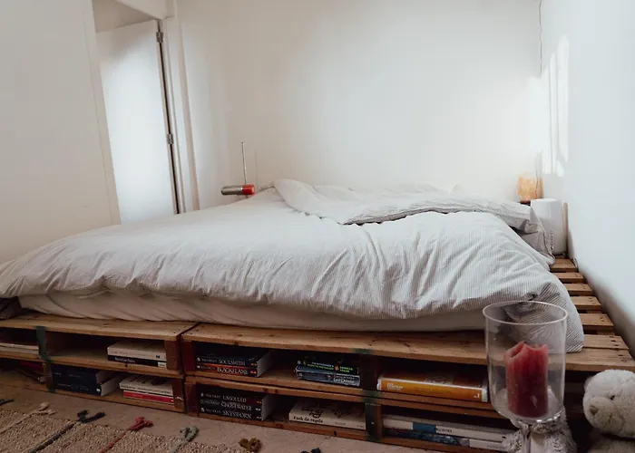 Cosy Near The Station Apartment